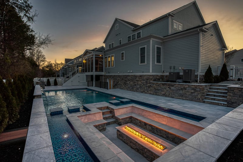 Luxury gunite pool in Northern VA by Deckscapes with in-ground seating and fire feature
