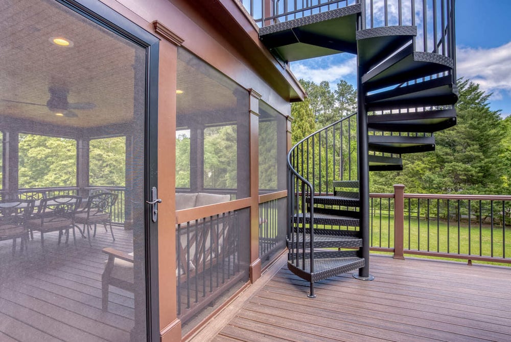 Deck with metal spiral staircase by Deckscapes of Virginia