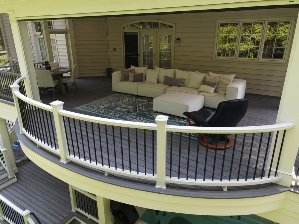 Curved railing with Trex decking material by Deckscapes of Virginia