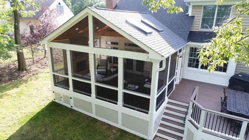 Exterior view of screened-in porch by Deckscapes