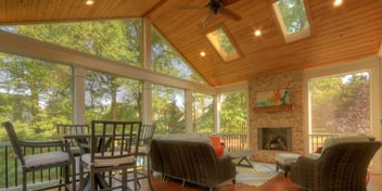 outdoor screened porch with furniture and ceiling fan