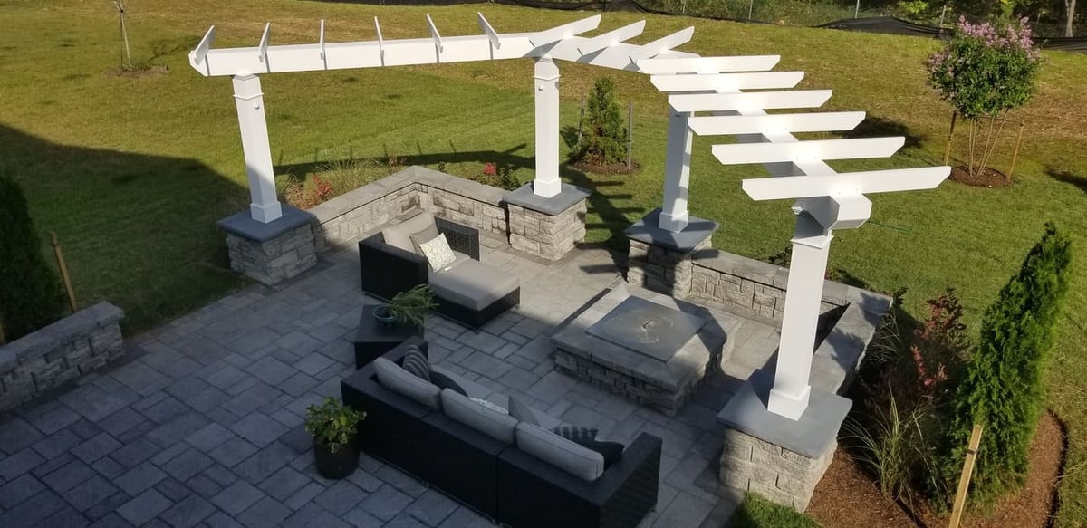 Outdoor patio with pergola and retaining wall in Northern Virginia