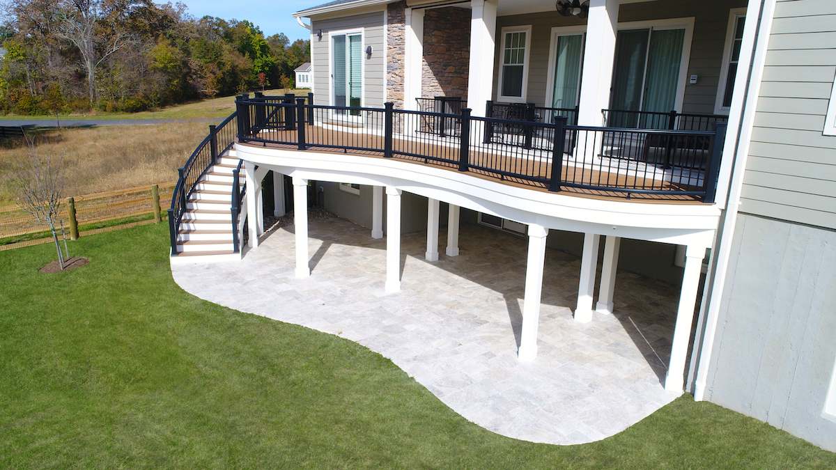 02-1-Curved-Deck-and-Stairs-with-Patio-1