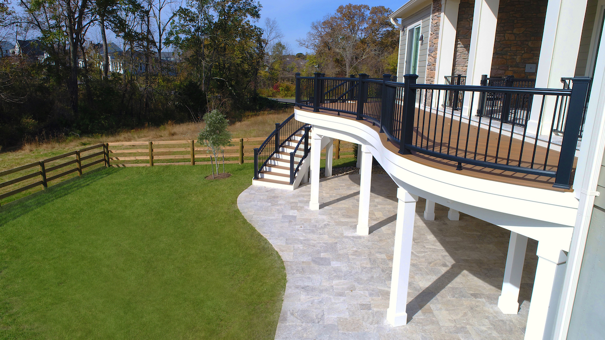 02-4-Curved-Deck-and-Railing-1