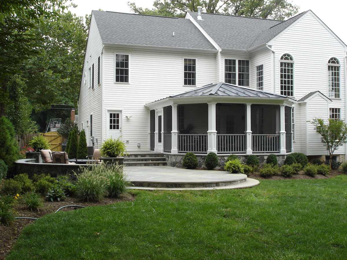 13-2-screened-porch-exterior-with-hip-roof-and-patio-with-planting-1
