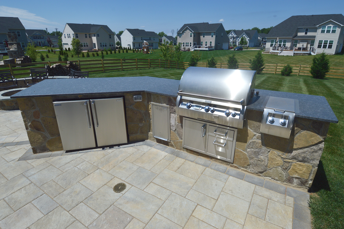 6-1-outdoor-kitchen