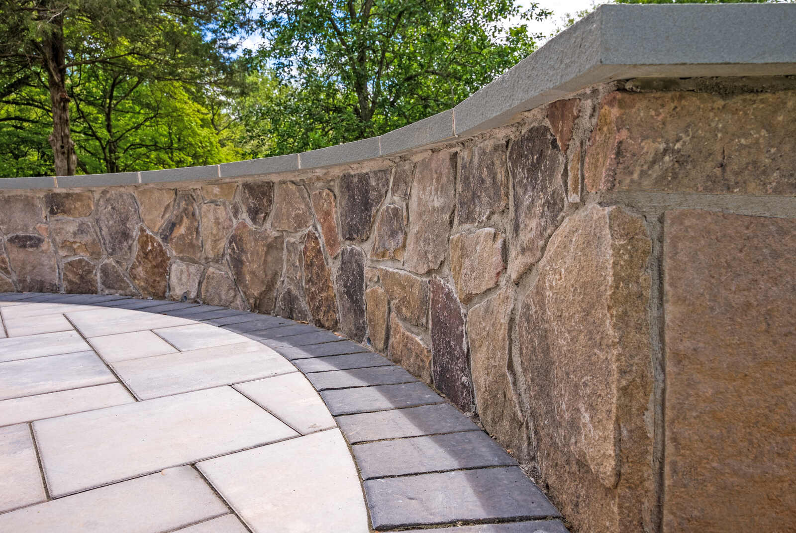 retaining-wall-circular-paver-patio-northern-virginia